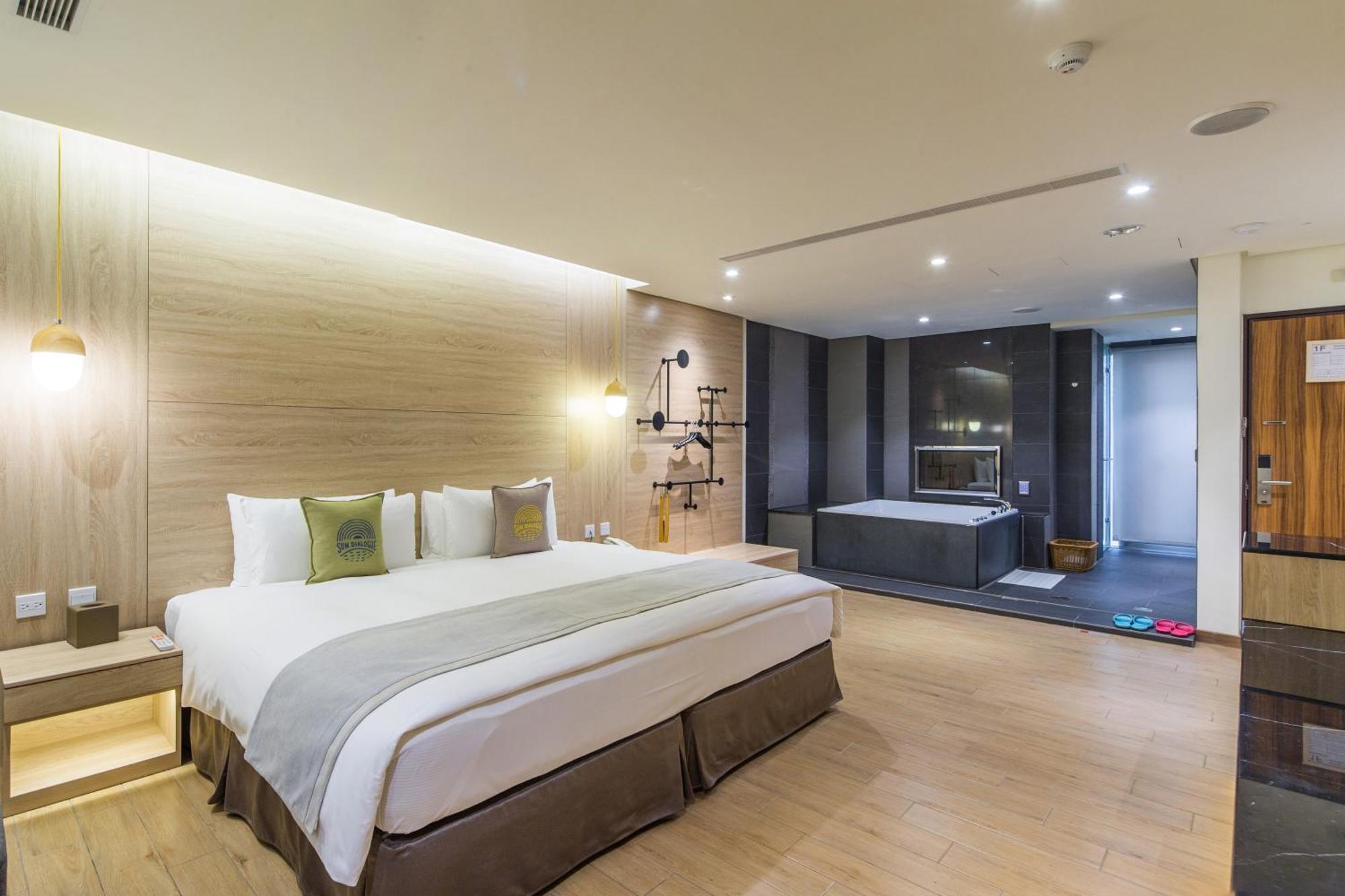 Sun Dialogue Hotel-By Cosmos Creation Chiayi City Luaran gambar